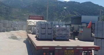 济宁 芝麻白仿形路沿石，直形路沿石