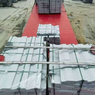 济宁 芝麻白仿形加直形路沿石出货日常