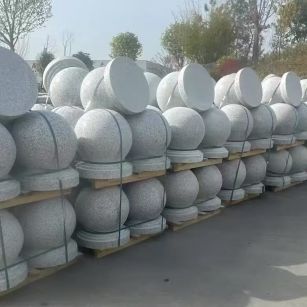 济宁 白麻花岗岩石材圆球，石球，挡车球，隔离球，景观石球，风水球等