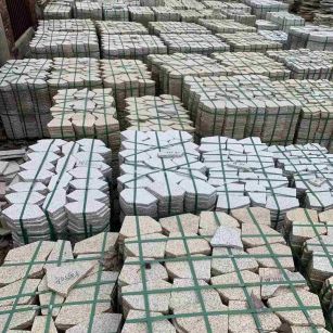 济宁 黄金麻白麻花岗岩荔枝面地铺石(冰裂纹)