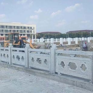 济宁 白麻花岗岩荔枝面河道栏杆