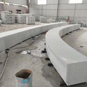 济宁芝麻白花岗岩石板材 园林光面弧形坐凳