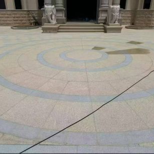 济宁 黄金麻芝麻灰花岗岩石材地铺拼接效果