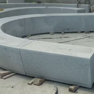 济宁 芝麻白花岗岩光面弧形坐凳