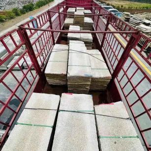 济宁 黄金麻花岗岩荔枝面，光面毛板装车完成