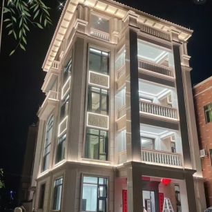 济宁 芝麻白花岗岩别墅外墙夜间效果