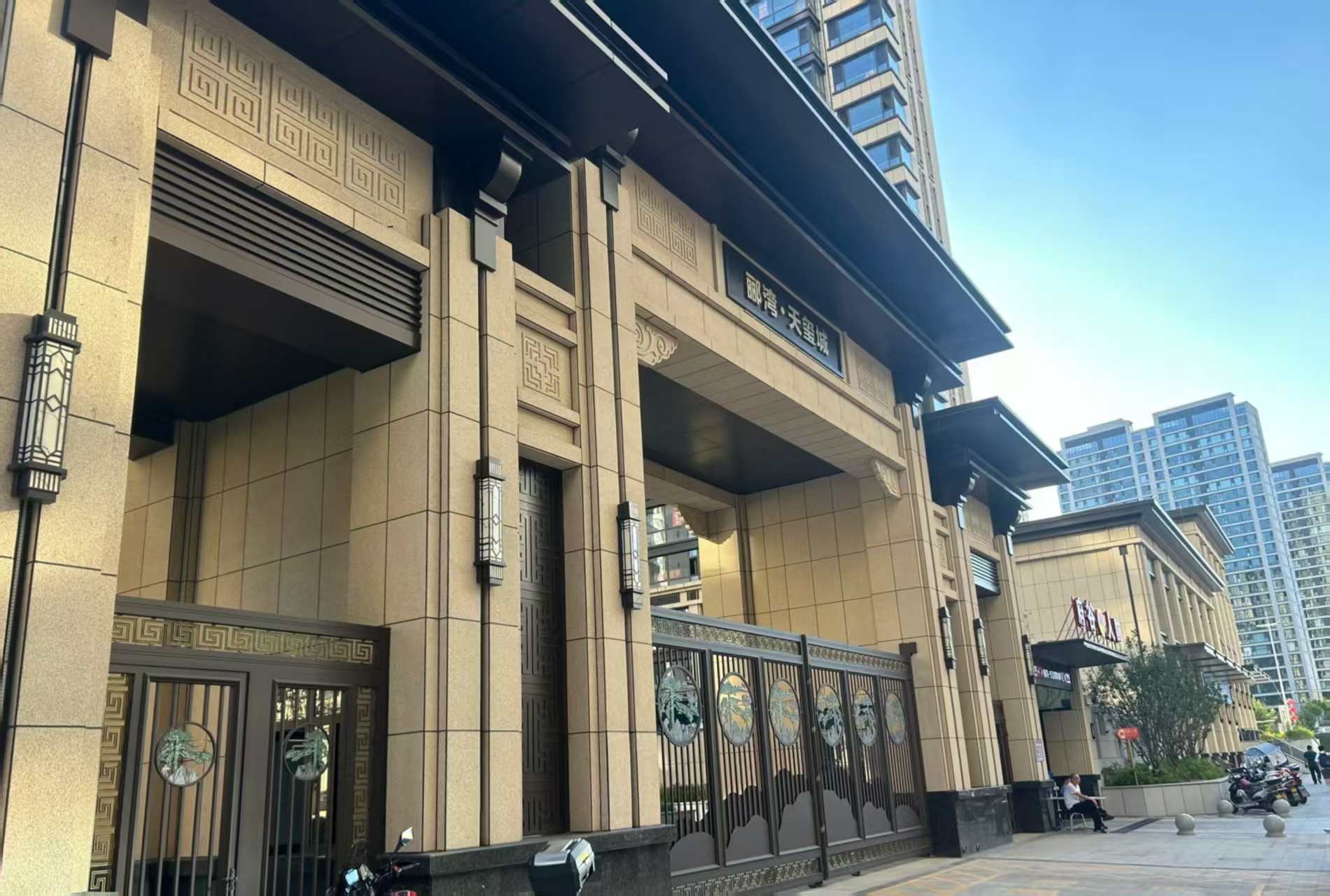 济宁 黄金麻花岗岩荔枝面小区门楼外墙干挂