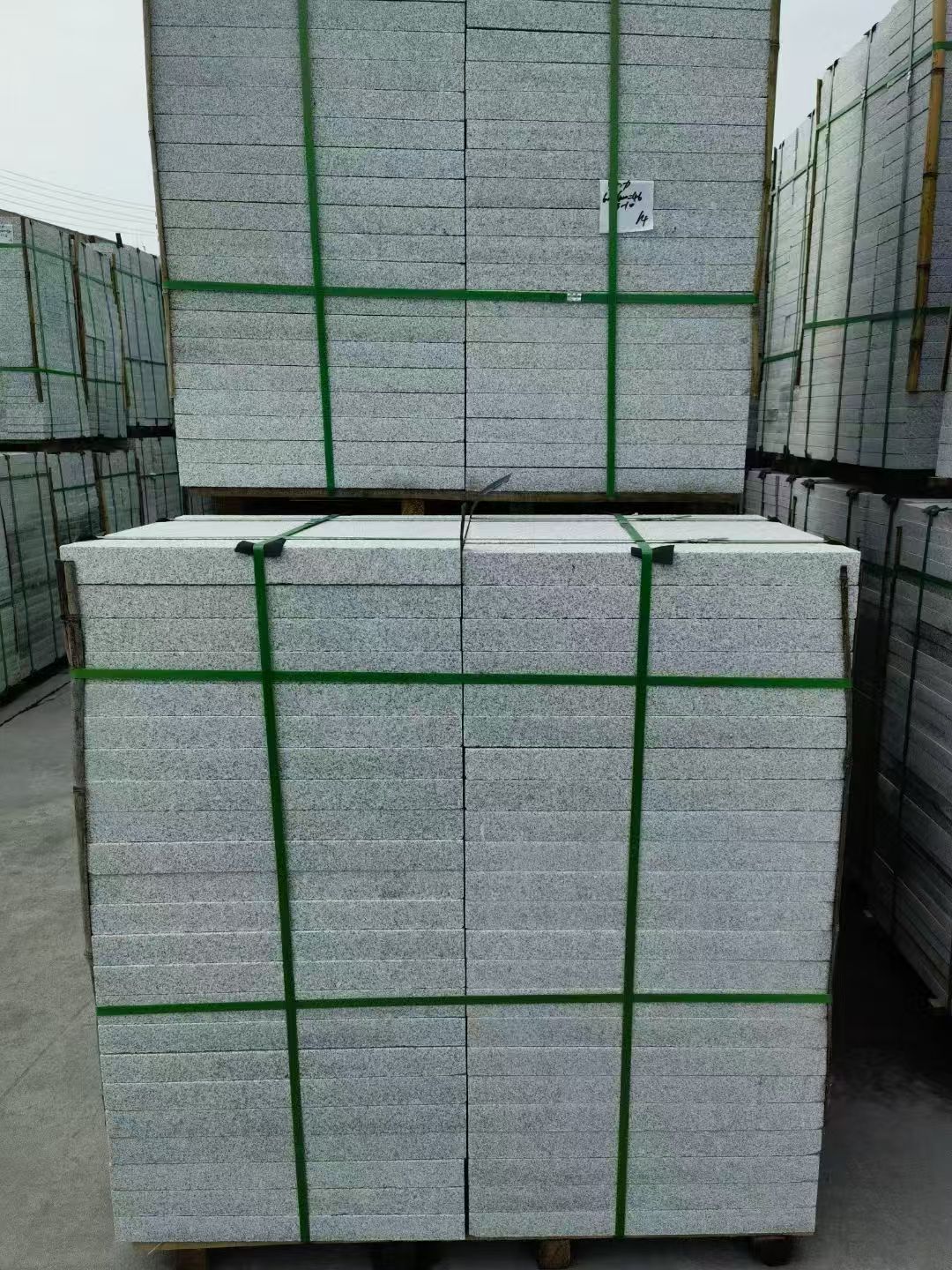 济宁 芝麻白火烧，园林广场市政工程地铺石，1.8~5.0厚均有现货