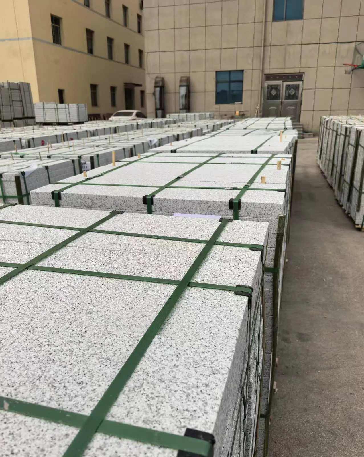 济宁 白麻花岗岩5.0公分荔枝面地铺石