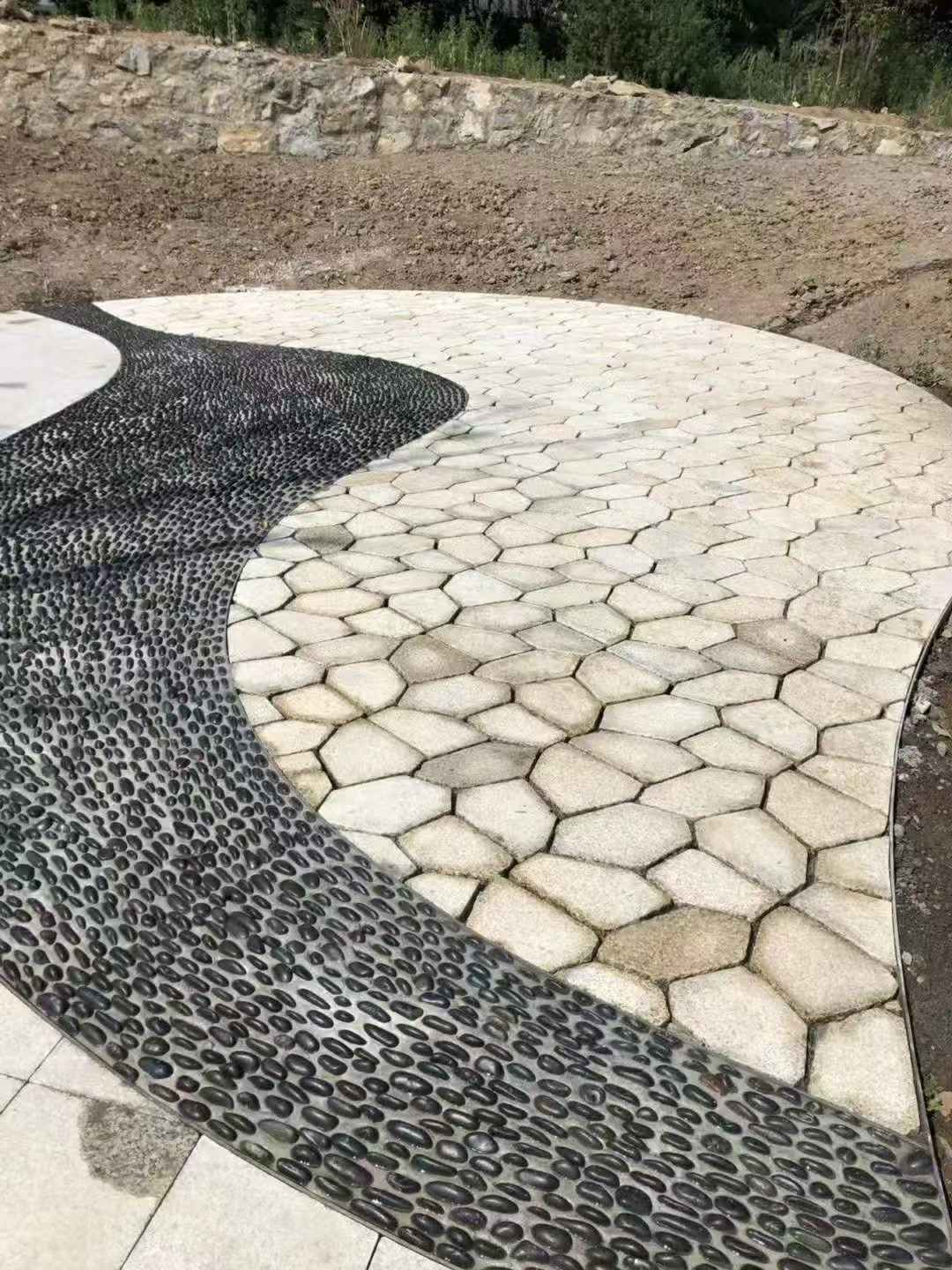 济宁 黄金麻冰裂纹地铺石工地铺装案例