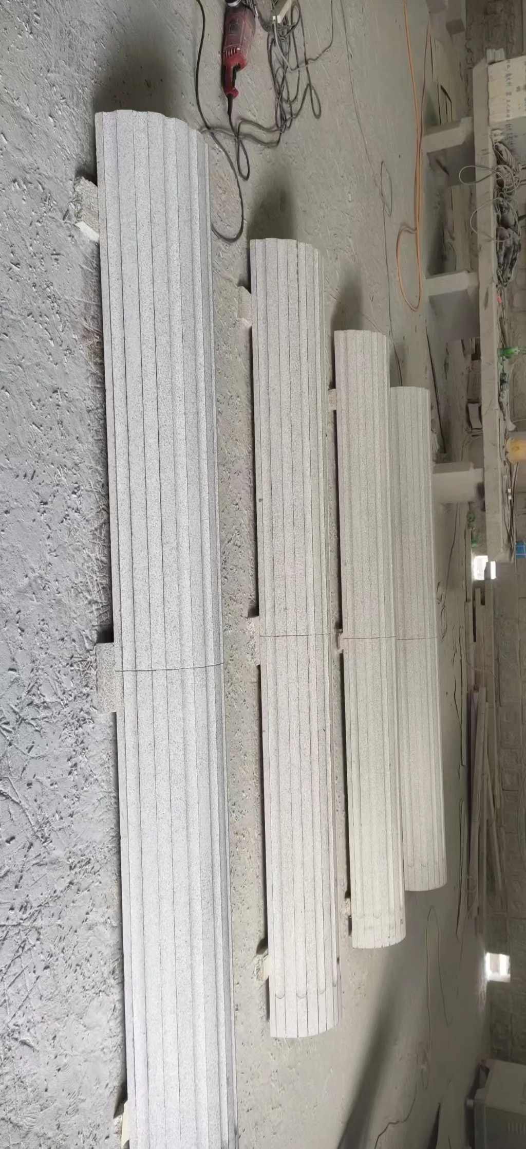 济宁 花岗岩厂家带你看白麻花岗岩门楼大柱柱皮