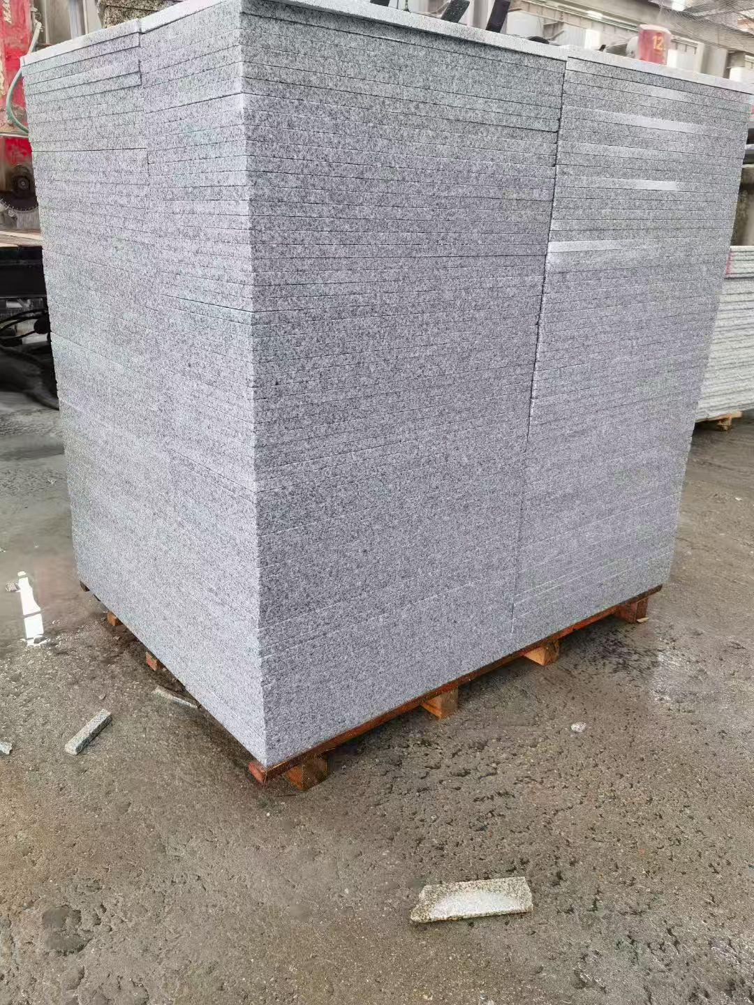 济宁 芝麻白火烧面1.8厚300*600地铺石，尺寸标准，厚薄均匀