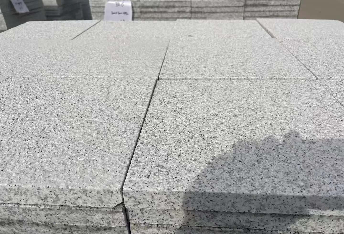 济宁 白麻花岗岩石材推荐 荔枝面地铺石