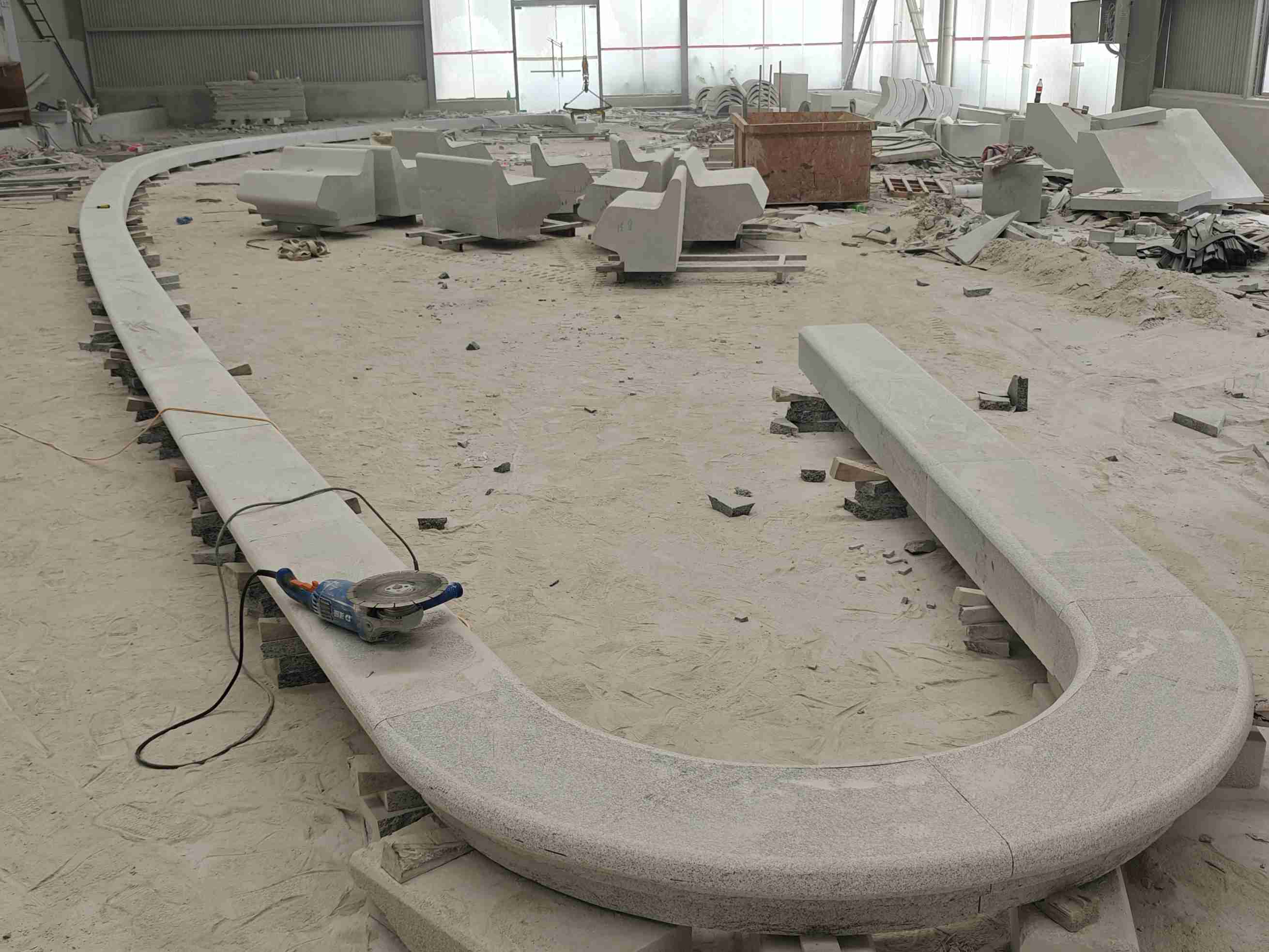 济宁 芝麻白花岗岩弧形花坛石，坐凳石