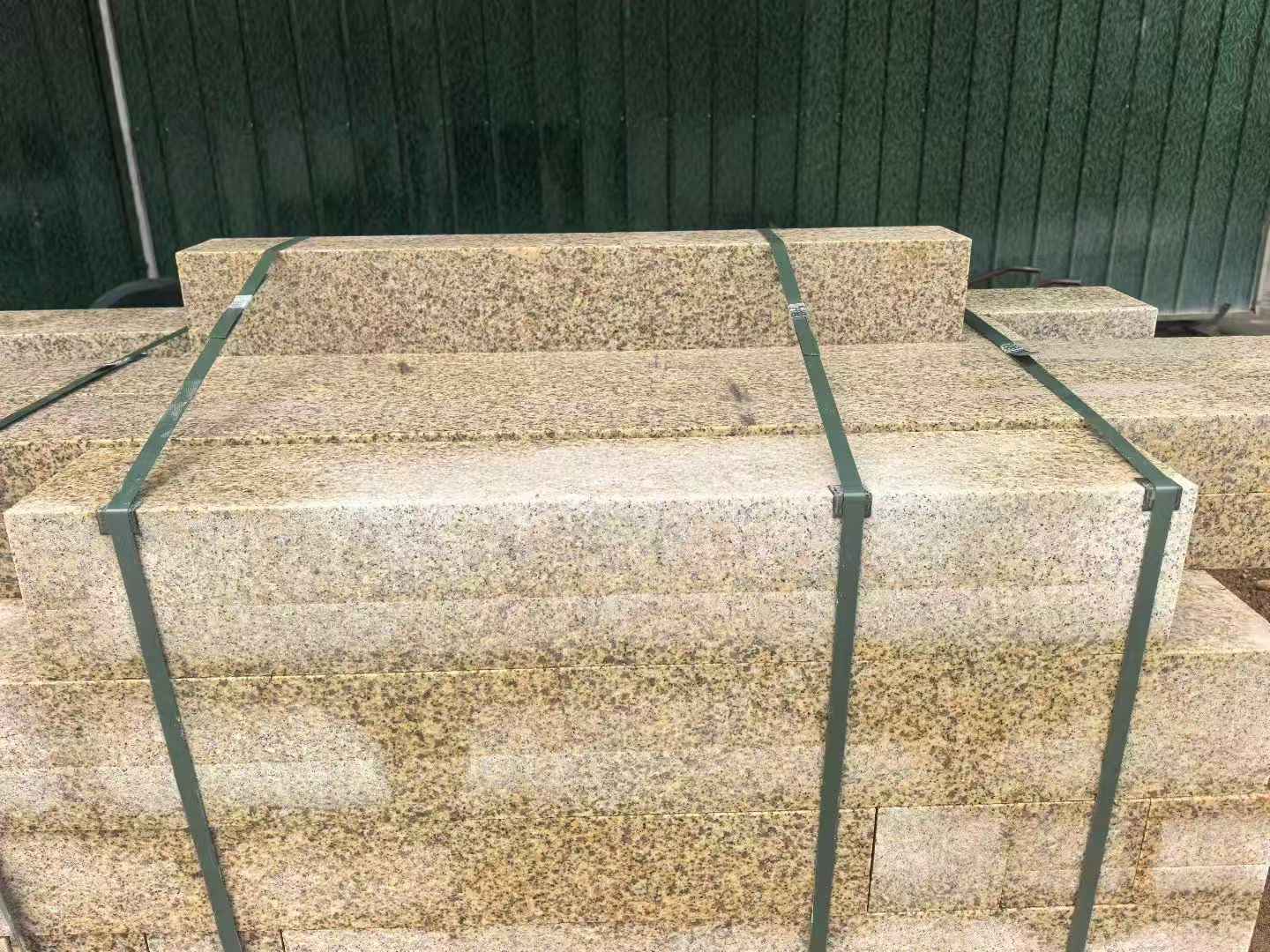济宁 黄金麻花岗岩石材机切面栏杆料半成品