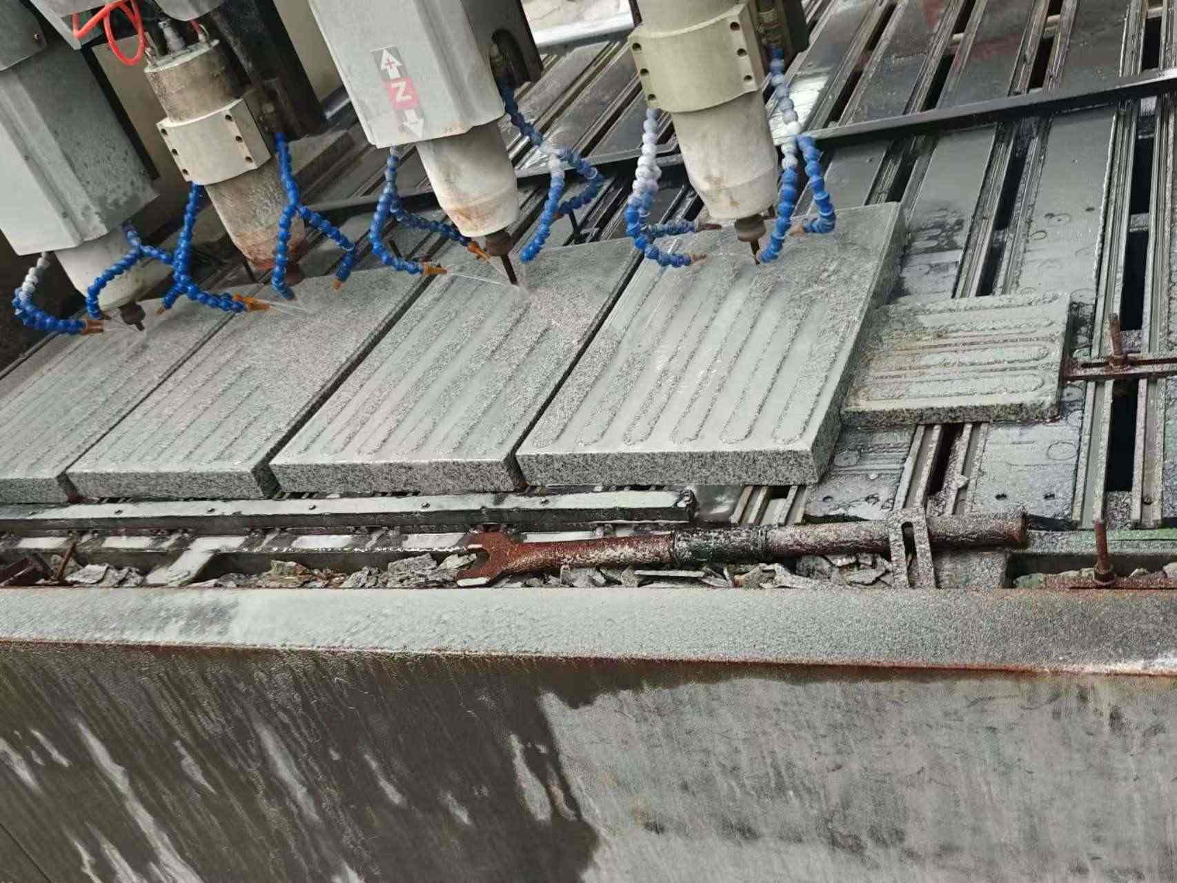 济宁 芝麻白花岗岩荔枝面盲道雕刻