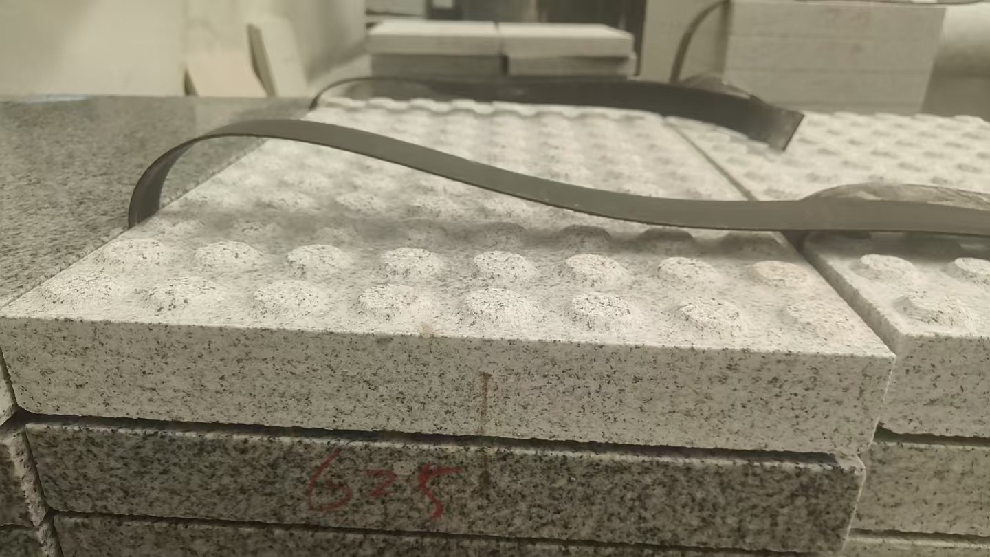 济宁 芝麻白花岗岩6.0公分荔枝面五轴加工雕刻盲点