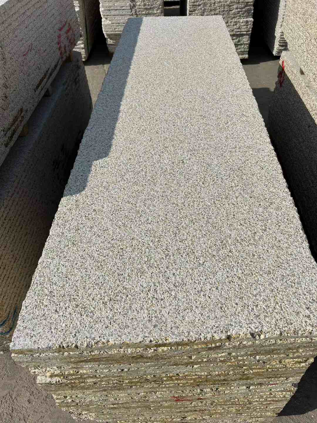 济宁 黄金麻花岗岩荔枝面毛板，半成品