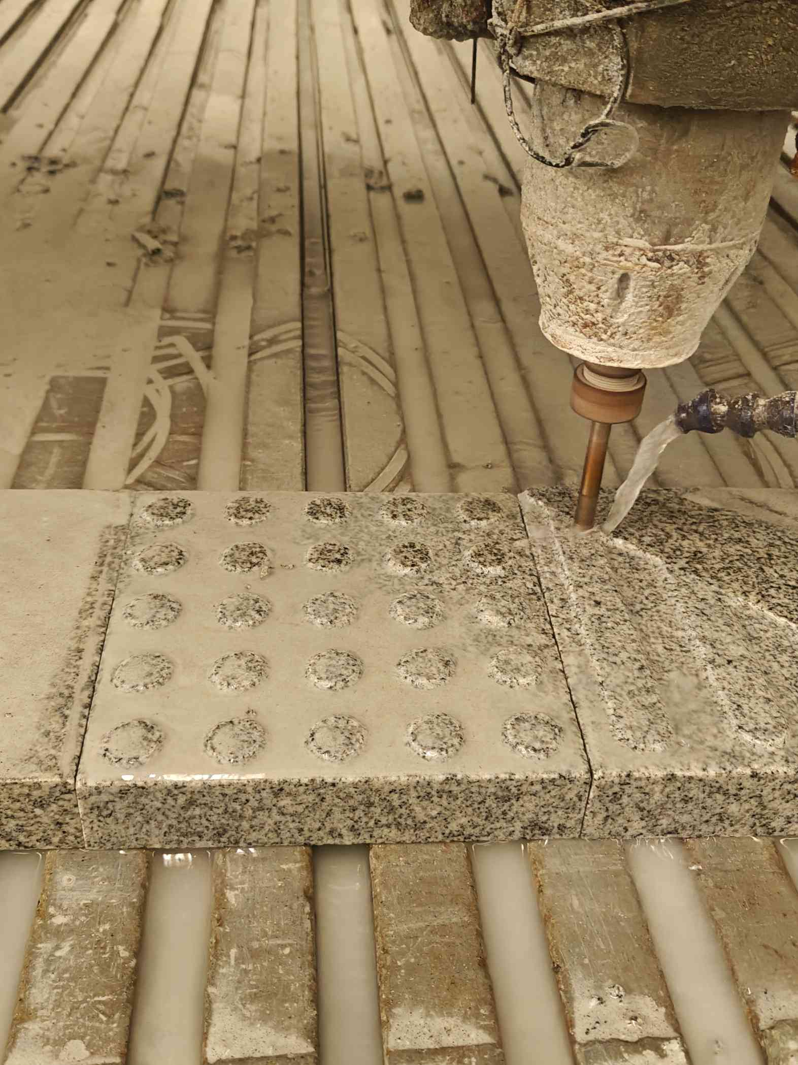 济宁 芝麻白花岗岩石材盲人石、盲道石、盲点石