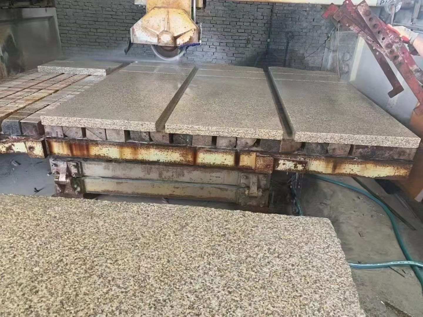 济宁 黄金麻荔枝面成品板加工