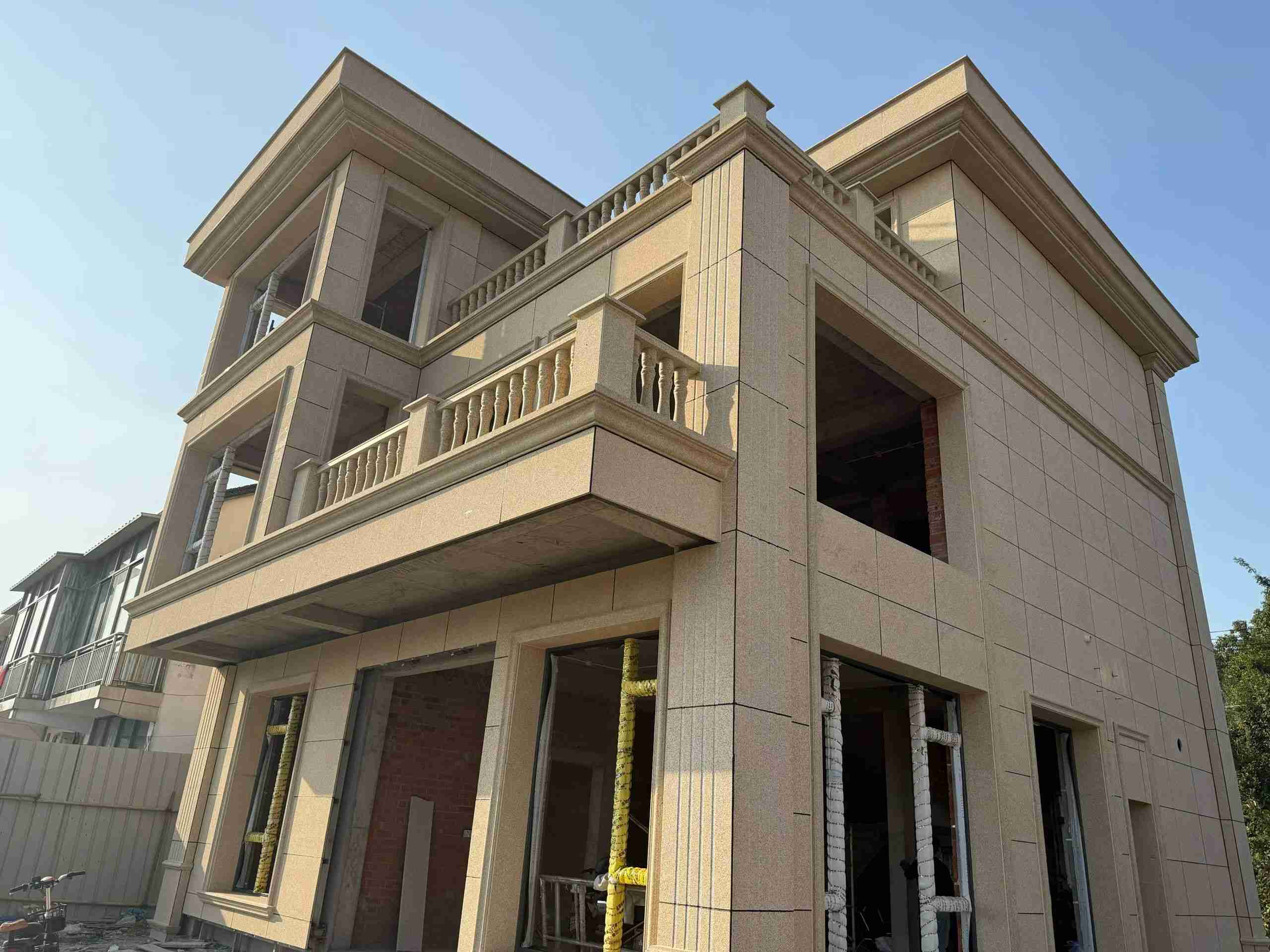 济宁 黄金麻花岗岩石材荔枝面外墙干挂效果展示