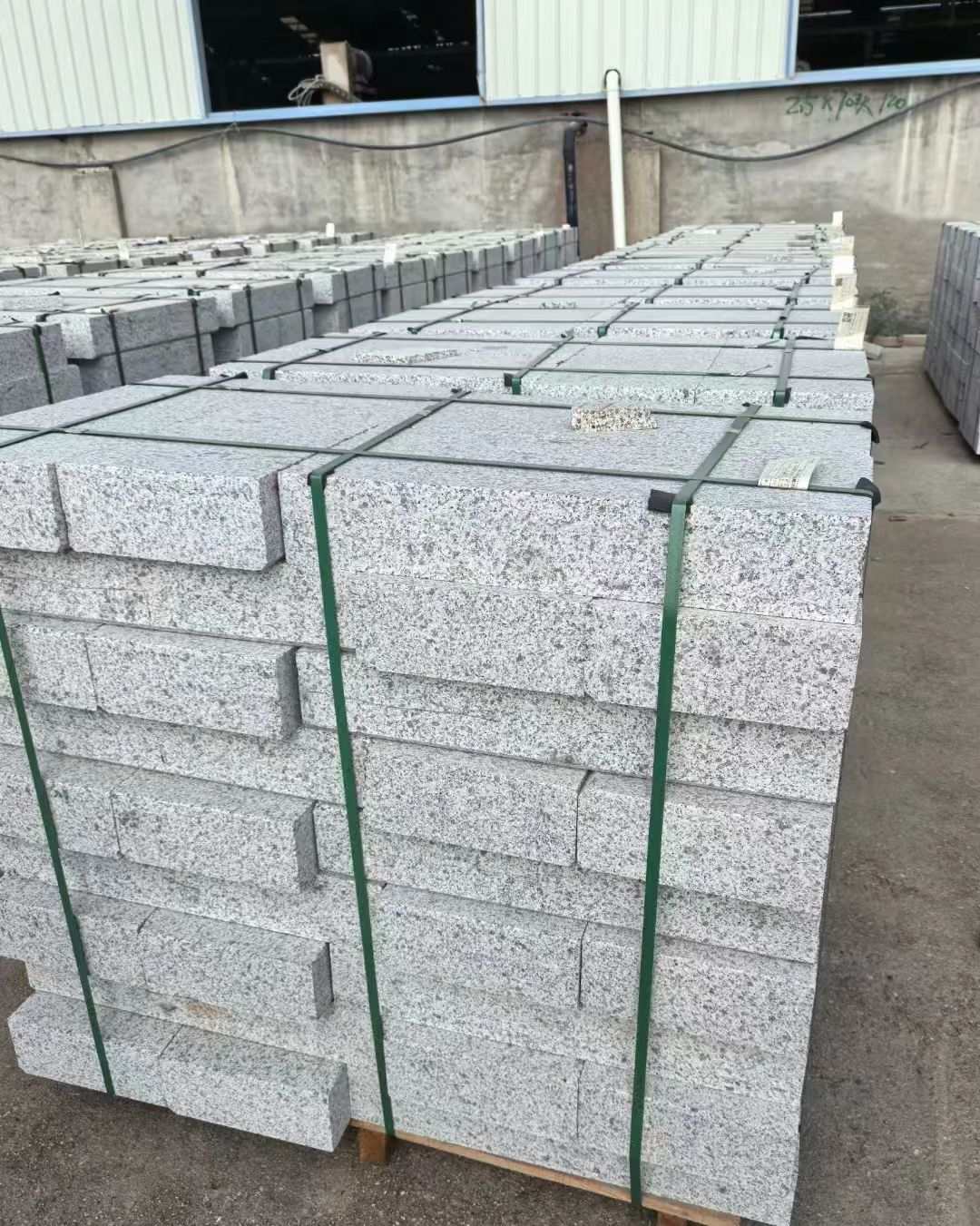 济宁 白麻花岗岩路沿石，弧形路沿石，道牙石，马路牙子，界石，路缘石，平沿石，直岩石，平缘石等