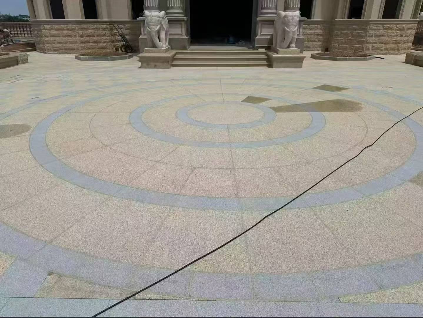 济宁 黄金麻芝麻灰花岗岩石材地铺拼接效果