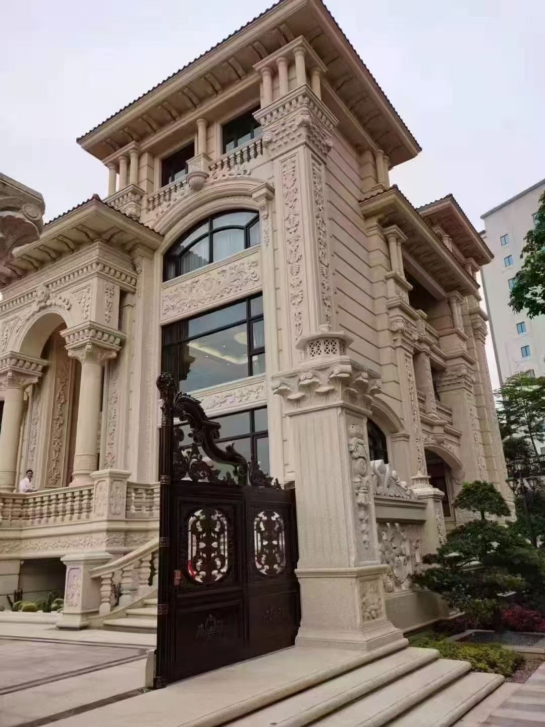 济宁 黄金麻花岗岩别墅外墙干挂效果展示