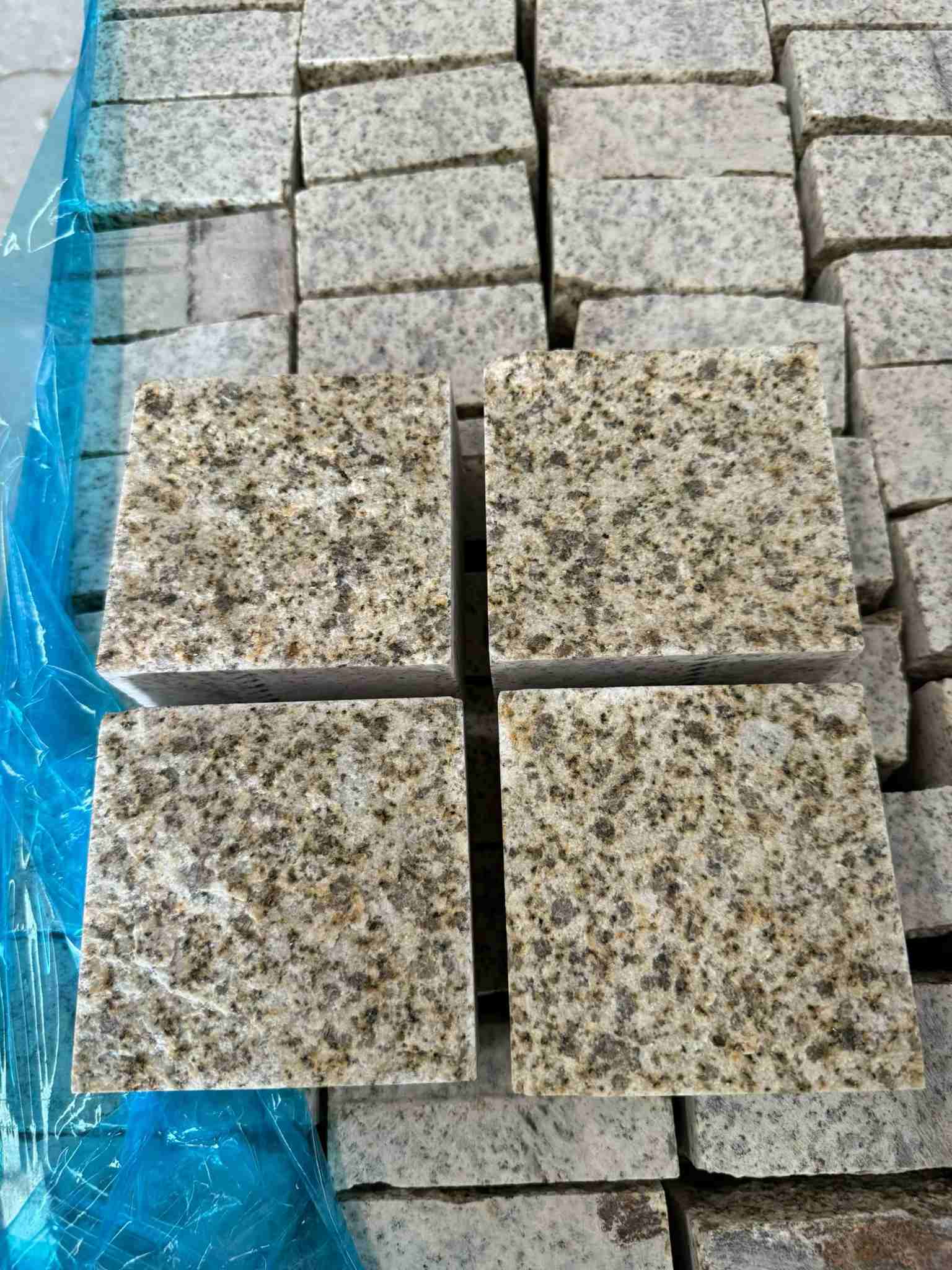 济宁 黄金麻花岗岩自然面小方块，弹石，马蹄石等