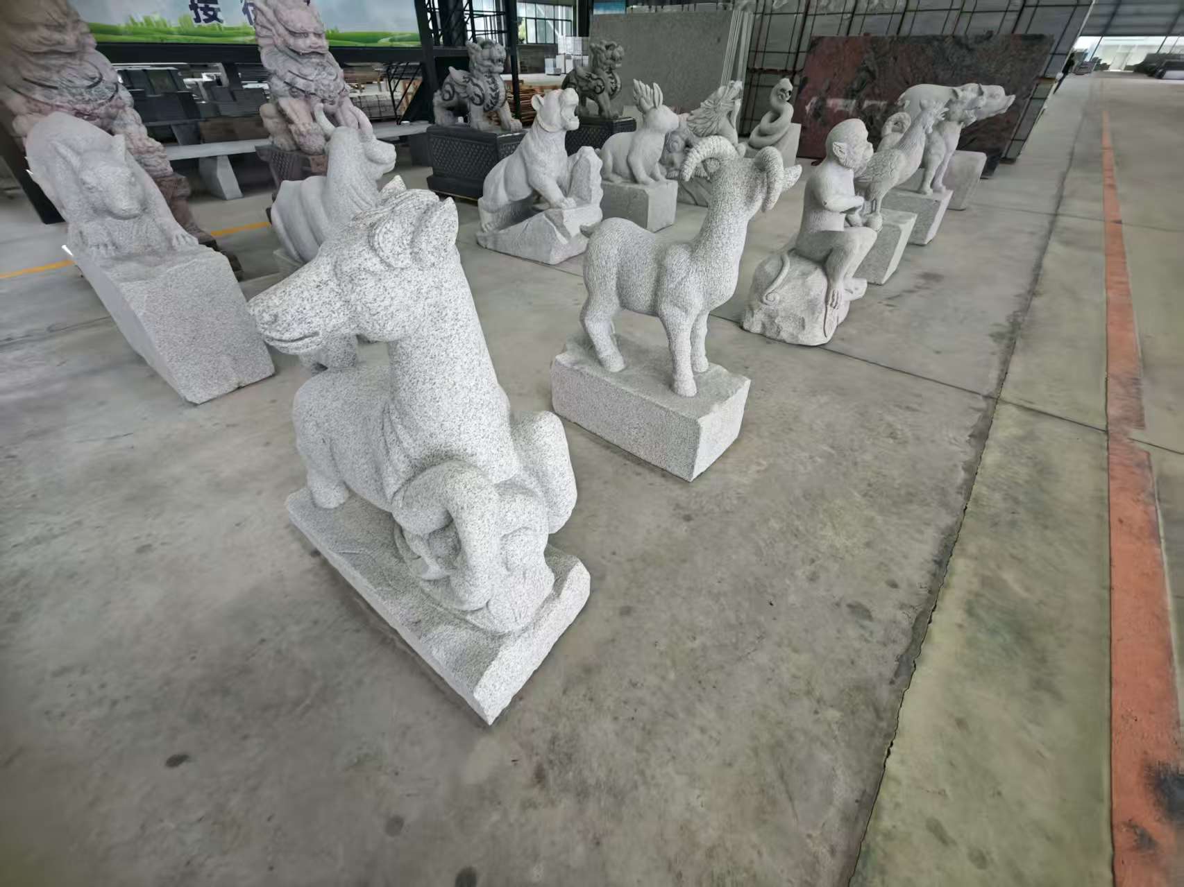 济宁 芝麻白花岗岩造型立体雕刻——十二生肖