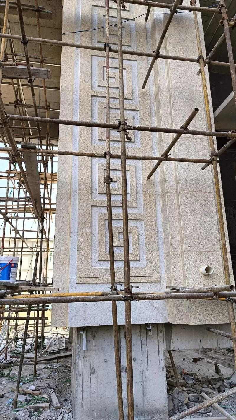 济宁 黄金麻花岗岩别墅外墙干挂回纹造型效果