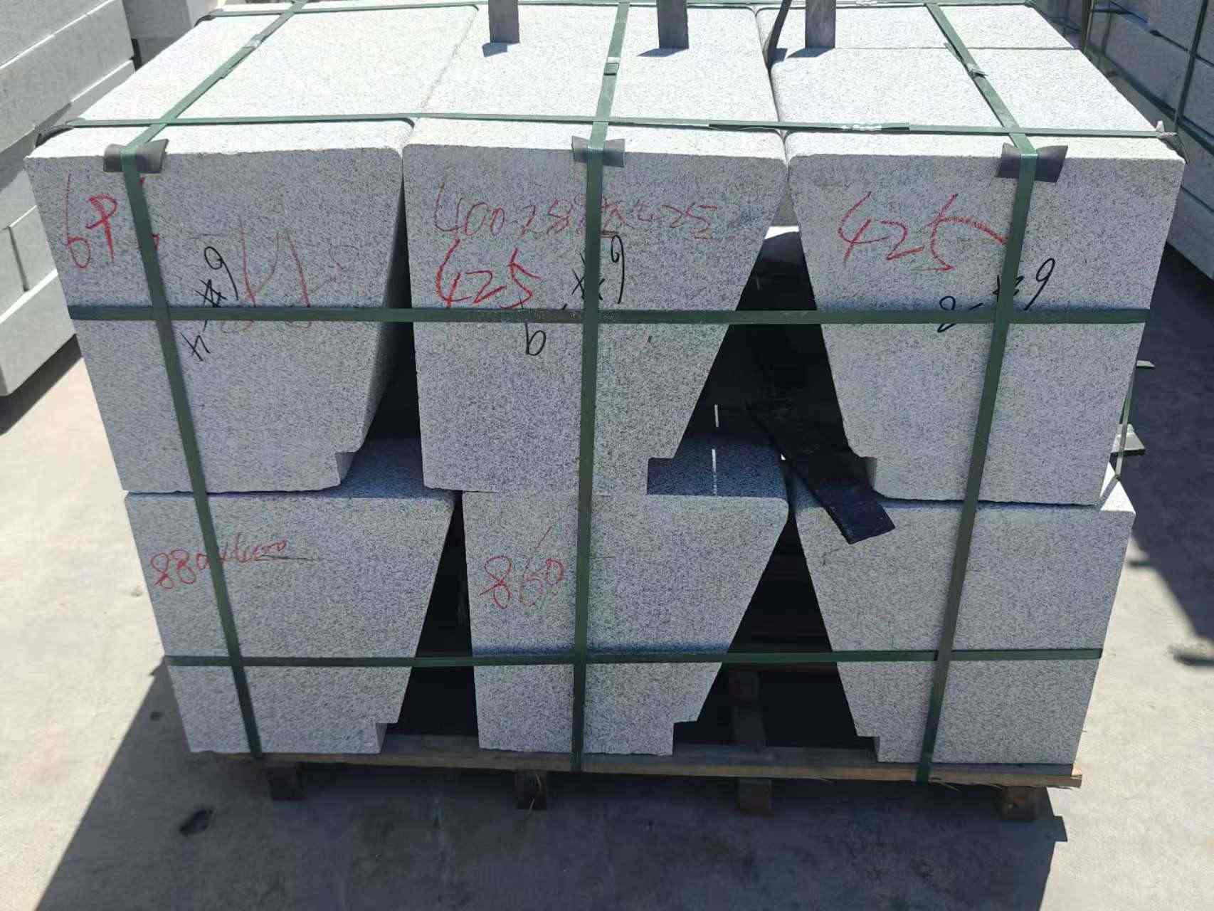 济宁 芝麻白异形坐凳，石凳