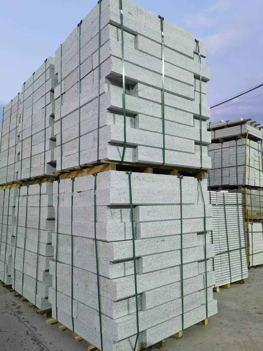 济宁 芝麻白花岗岩路沿石，路缘石，路肩石，道牙，立缘石，马路牙子，街沿石，侧石等