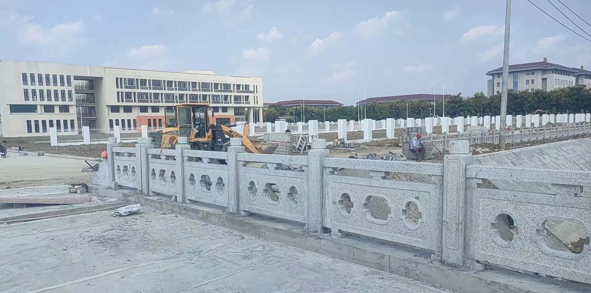 济宁 白麻花岗岩荔枝面河道栏杆