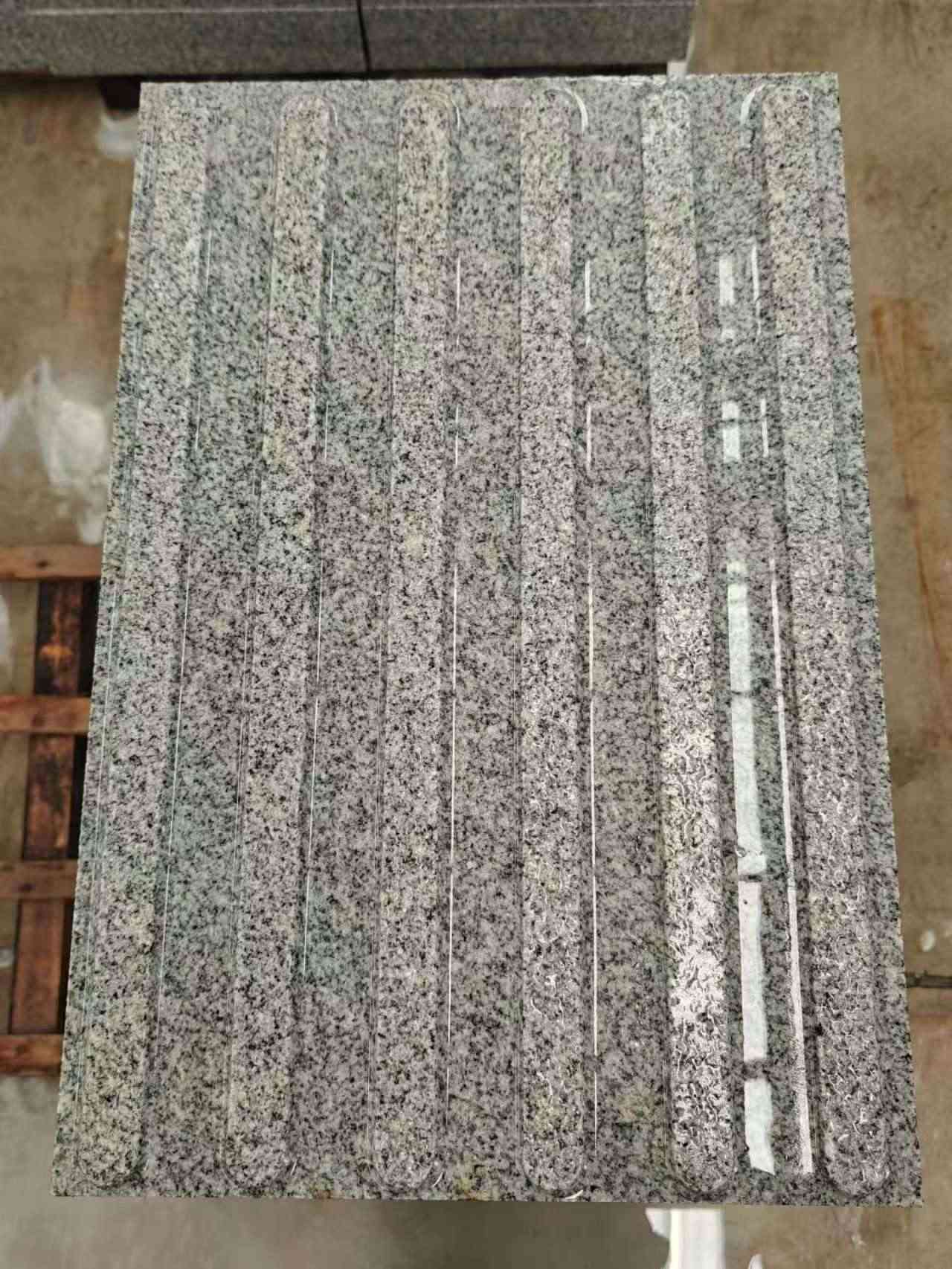 济宁 芝麻白花岗岩荔枝面雕刻盲道，盲条