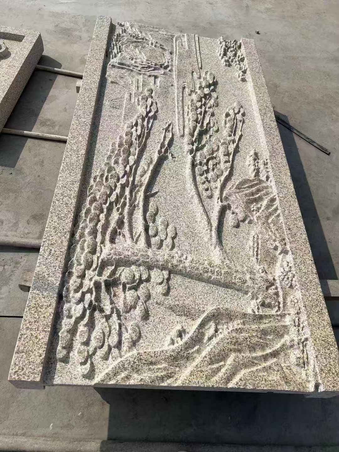 济宁 黄金麻雕刻板浮雕迎客松