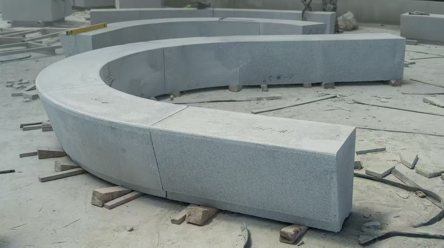 济宁 芝麻白花岗岩光面弧形坐凳